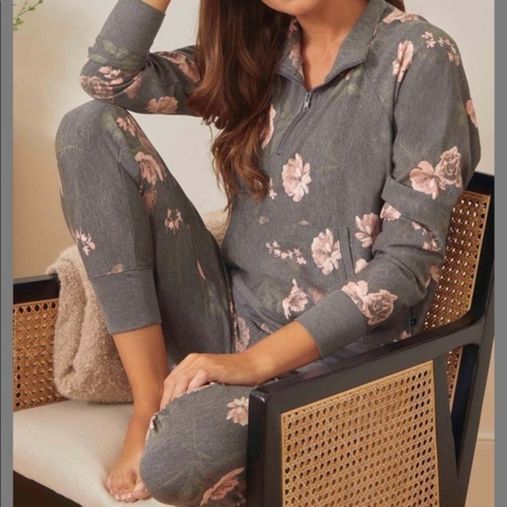 Marika Floral Dara Pocket Quarter-Zip pullover sweater